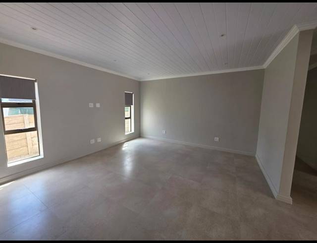 3 BEDROOM HOUSE FOR SALE IN HARTENBOS CENTRAL